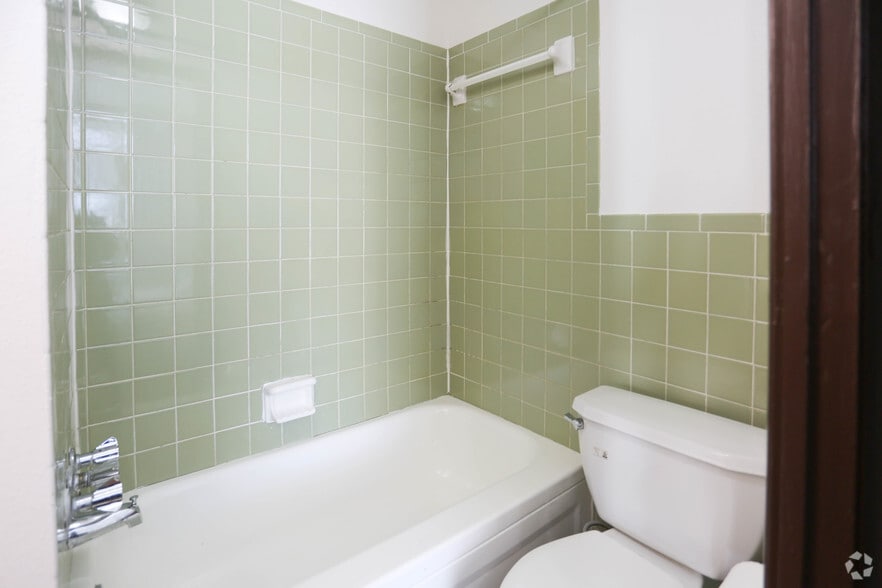 More Photos Of 5457 Delmar Blvd, Saint Louis Apartments For Lease