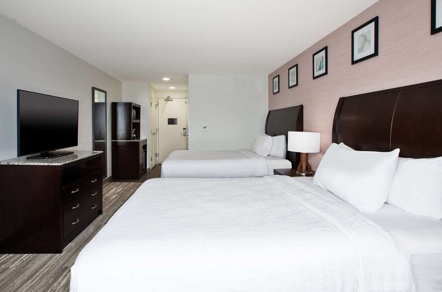 More Photos Of 1300 Cinema Way, Benton Harbor Hotel For Sale