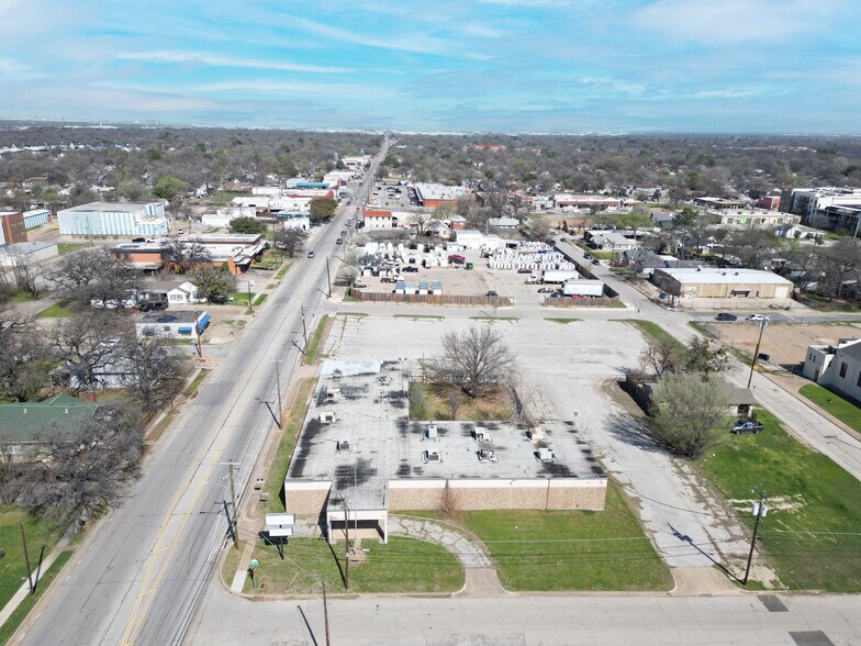 More Photos Of 412 N Sylvania Ave, Fort Worth Freestanding For Lease