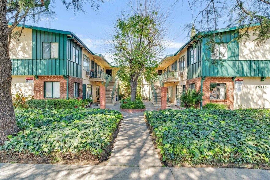 More Photos Of 15915-15919 Sherman Way, Van Nuys Apartments For Sale