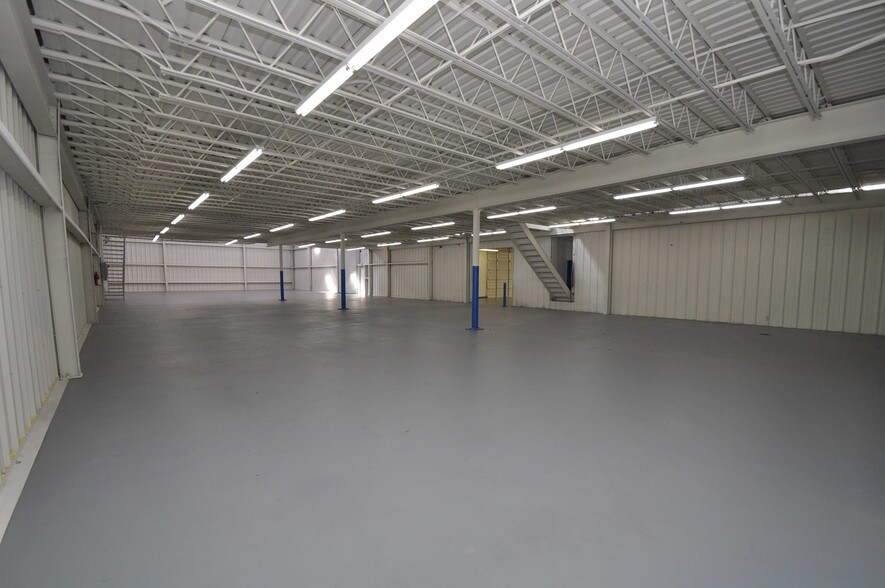 More Photos Of 5829 Beverly Hill St, Houston Warehouse For Lease