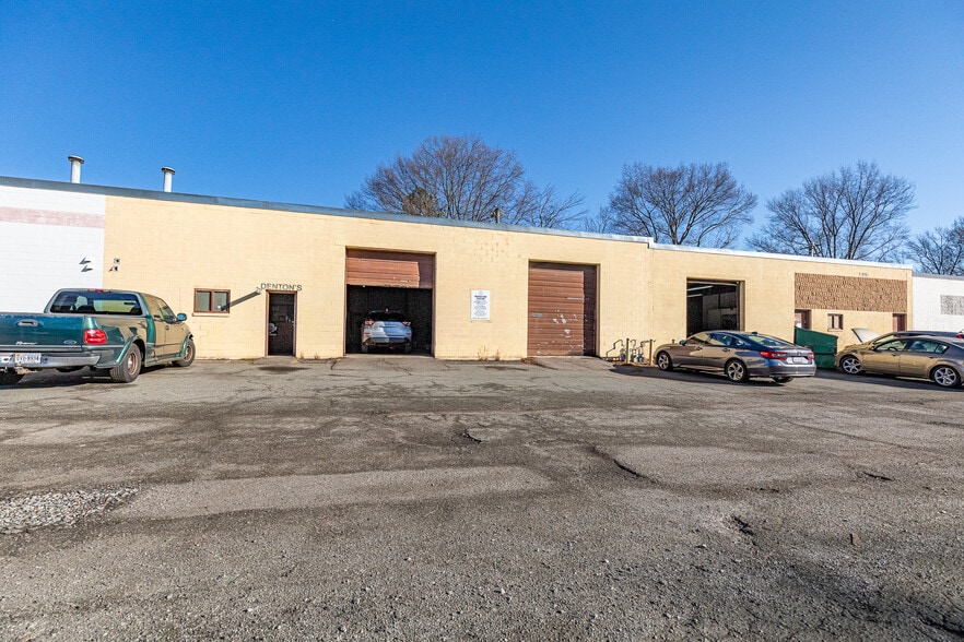 More Photos Of 6509 Dickens Pl, Richmond Auto Repair For Sale