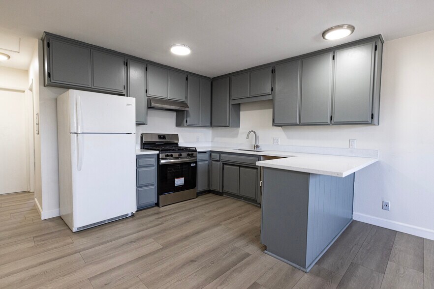 More Photos Of 6003 Craner Ave, North Hollywood Apartments For Sale