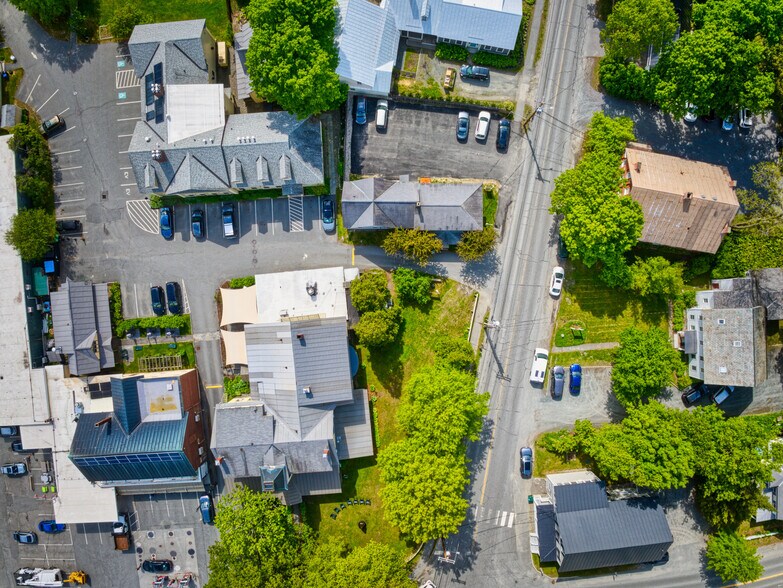 More Photos Of 11 Beaver Meadow Rd, Norwich Office For Sale