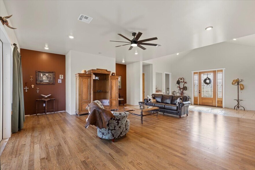 More Photos Of 16508 N Fm 973 Rd, Manor Specialty For Sale