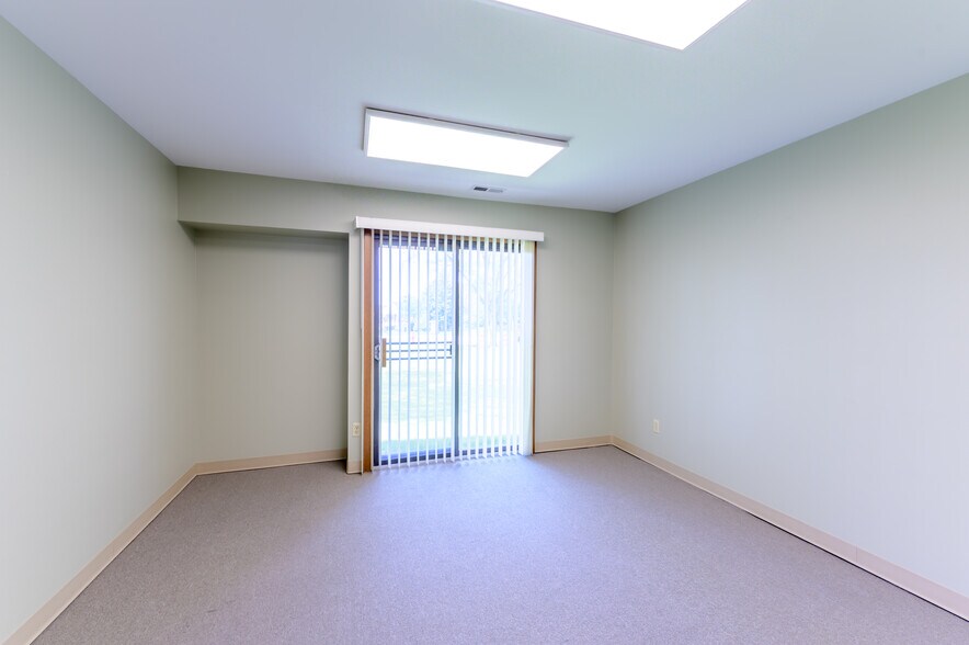 More Photos Of 1250 Executive Pl, Geneva Office For Lease