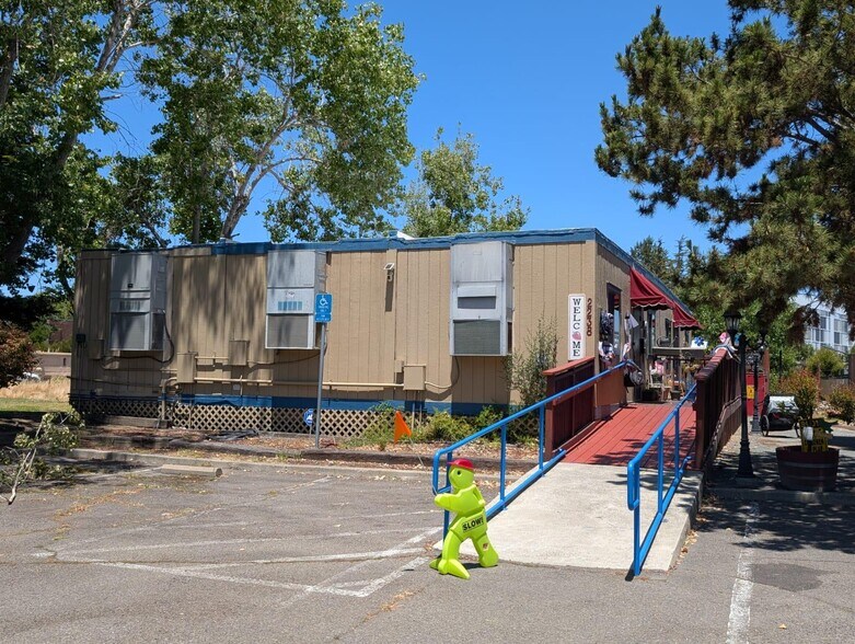 More Photos Of 2236 Mariner Square Dr, Alameda Office Residential For Sale