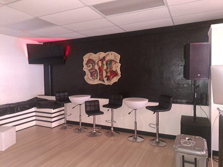 More Photos Of 127 Perry St, Trenton General Retail For Sale