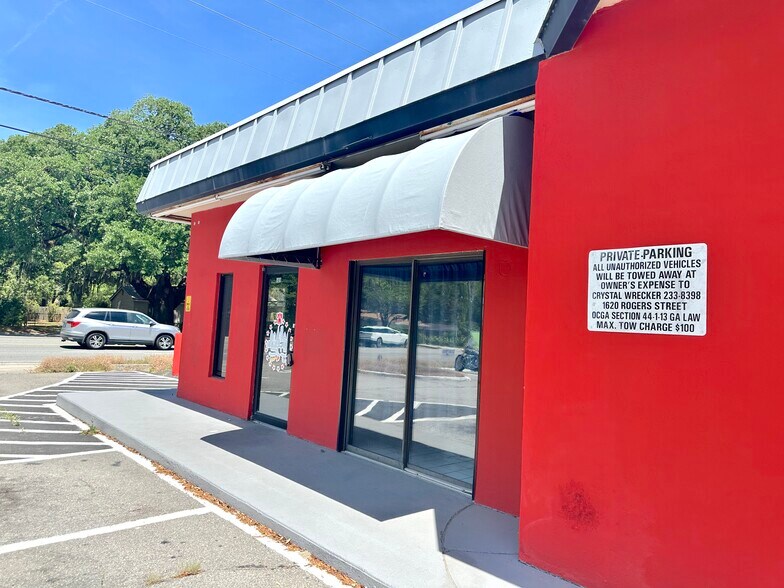 More Photos Of 609 E Montgomery Cross Rd, Savannah Restaurant For Lease