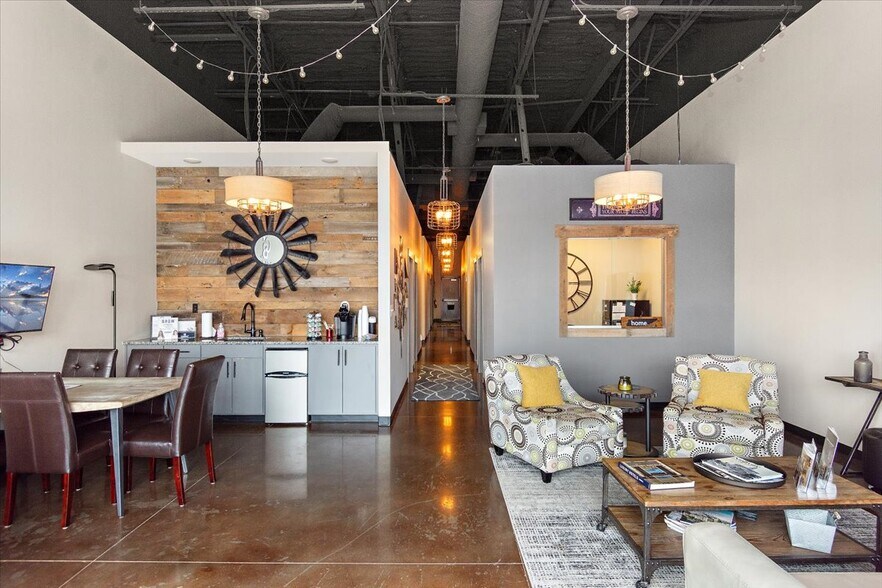 More Photos Of 923 Nashville Pike, Gallatin Storefront Retail Office For Lease