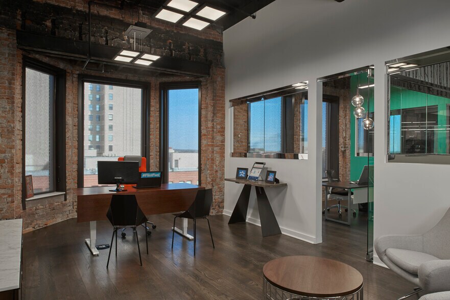 More Photos Of 601 S Saginaw St, Flint Office For Lease