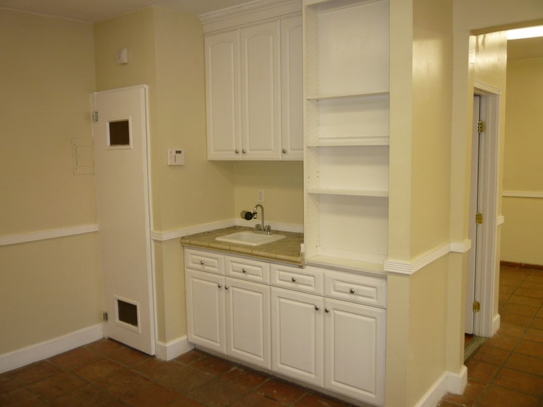 More Photos Of 13173 Van Nuys Blvd, Pacoima Storefront Retail Office For Sale