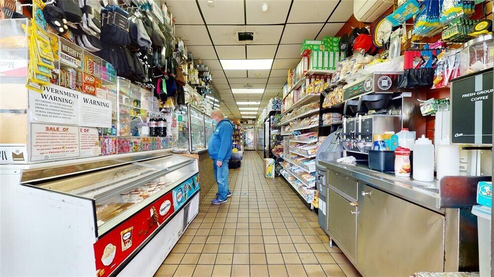 More Photos Of 166 W Park Ave, Long Beach Storefront Retail Office For Sale