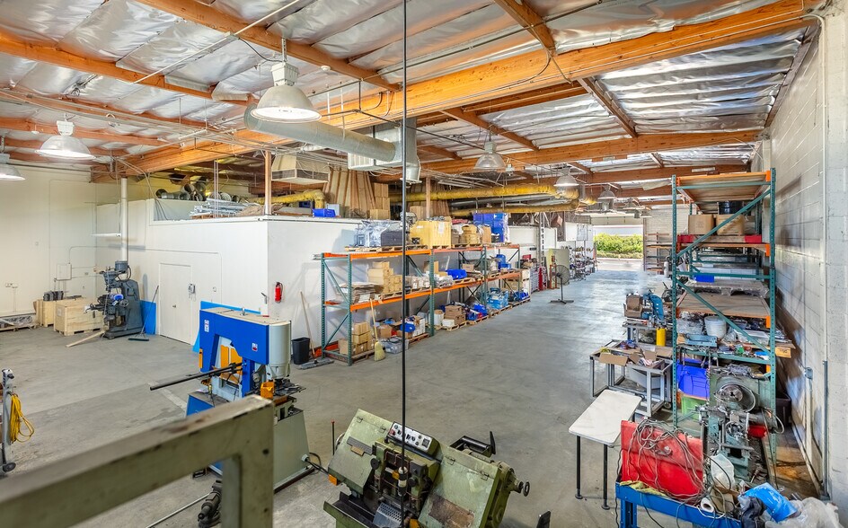More Photos Of 425 Park Ave, San Fernando Warehouse For Sale