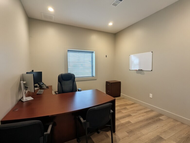 More Photos Of 1765 W Commerce Pky, Beaumont Industrial For Lease