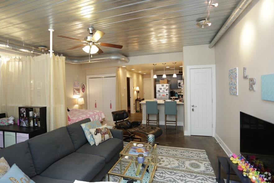 More Photos Of 901 New Hampshire St, Lawrence Apartments For Lease