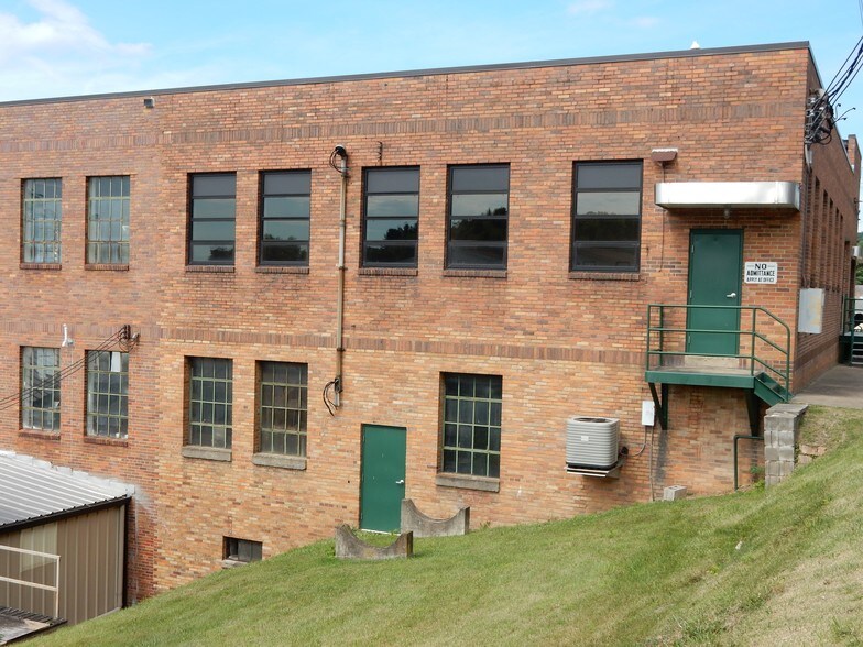 More Photos Of 1114 Speedway Ave, Fairmont Warehouse For Lease