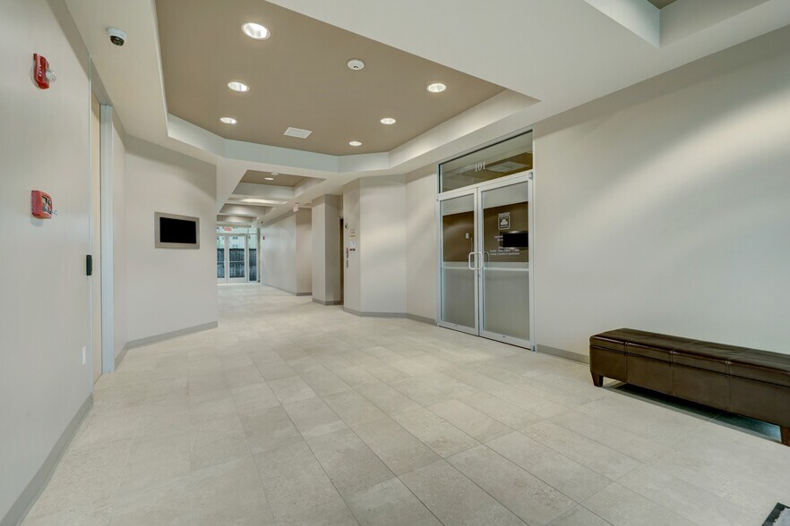 More Photos Of 12941 Gulf Fwy, Houston Office For Lease