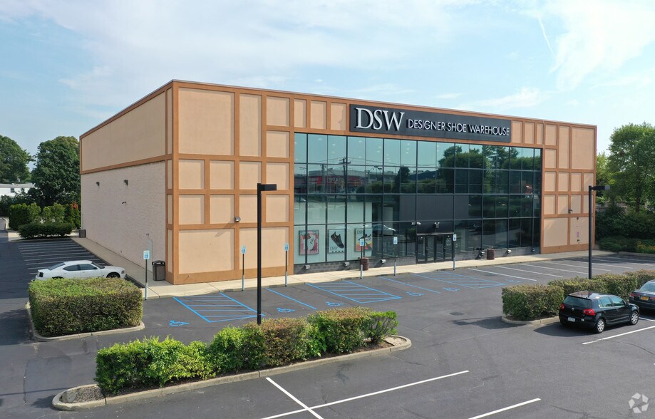 More Photos Of 357 Old Country Rd, Carle Place Unknown For Lease