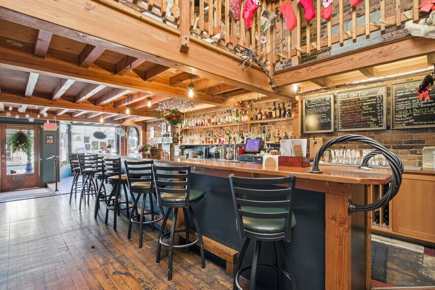 More Photos Of 657 E Main St, Cottage Grove Restaurant For Sale