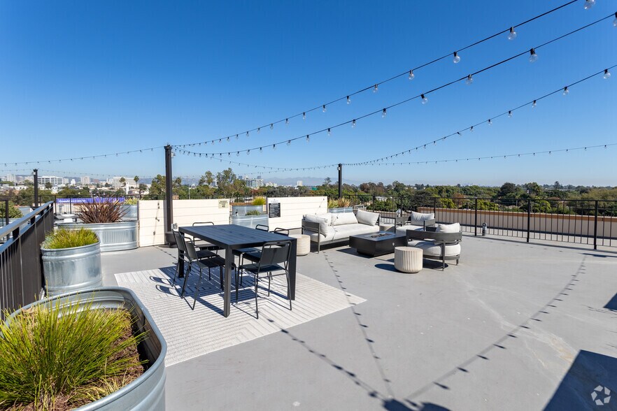 More Photos Of 11701 W Gateway Blvd, Los Angeles Apartments For Lease