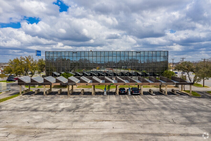 More Photos Of 403 S WW White Rd, San Antonio Office For Lease