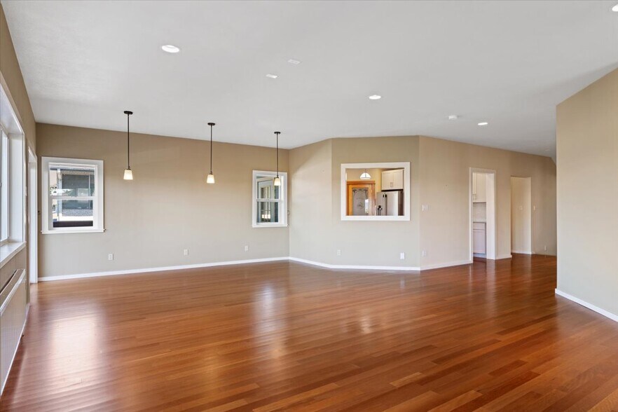 More Photos Of 829 2nd St, Mukilteo Office Residential For Sale