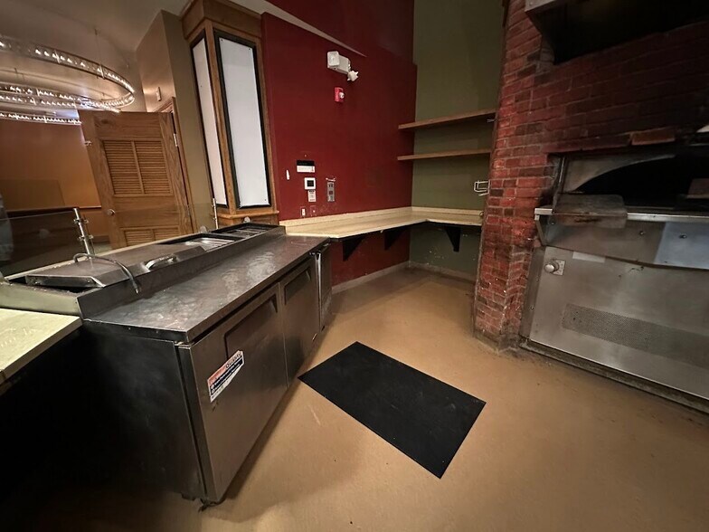 More Photos Of 52 Summer St, Boston General Retail For Lease