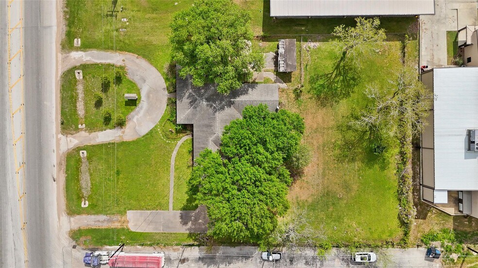 More Photos Of 1605 E Main St, Eagle Lake Specialty For Sale