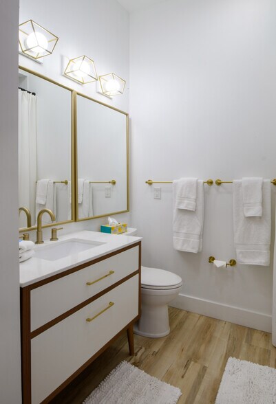 More Photos Of 13662 Red Arrow Hwy, Harbert Hotel For Sale