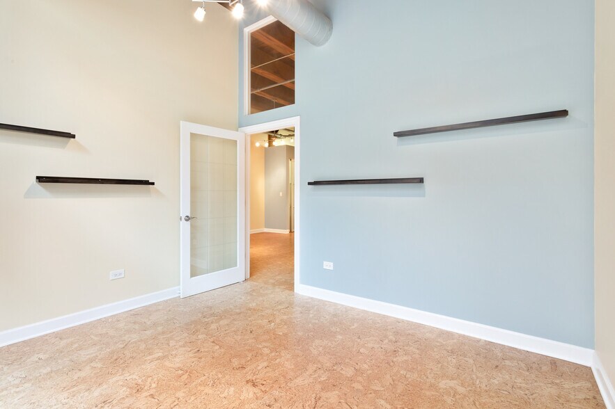 More Photos Of 824 W Superior St, Chicago Office Residential For Sale