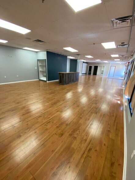 More Photos Of 255 Worcester St, Natick Storefront Retail Office For Lease