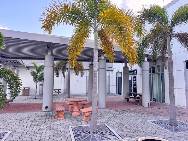 More Photos Of 4224 S Cleveland Ave, Fort Myers Unknown For Lease