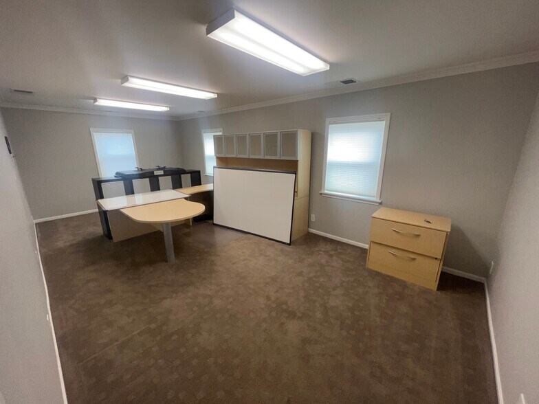 More Photos Of 322 E Main St, Batavia Office For Sale