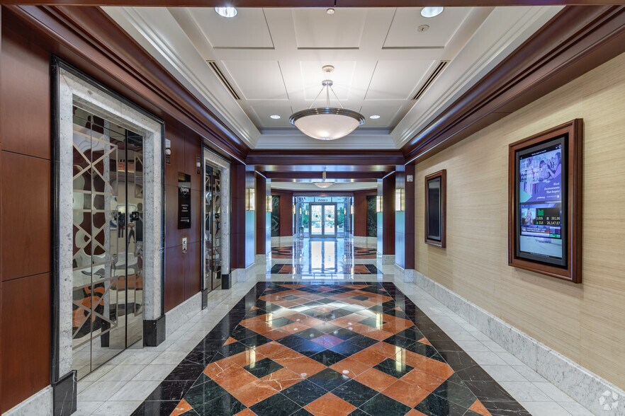 More Photos Of 13850 Ballantyne Corporate Pl, Charlotte Office For Lease
