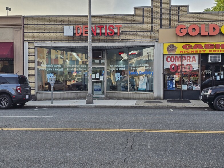 More Photos Of 24-26 W Merrick Rd, Freeport Storefront For Sale