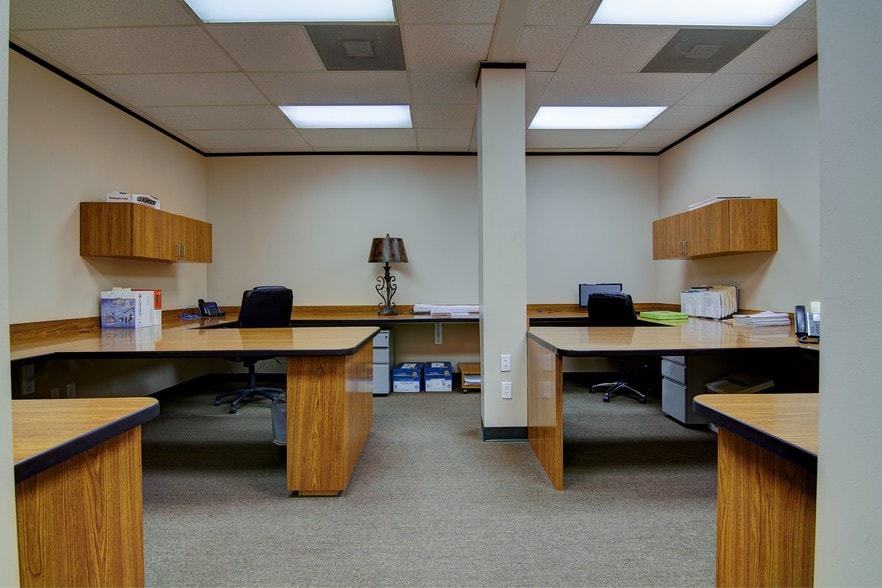 More Photos Of 410 S Trade Center Pky, The Woodlands Flex For Lease