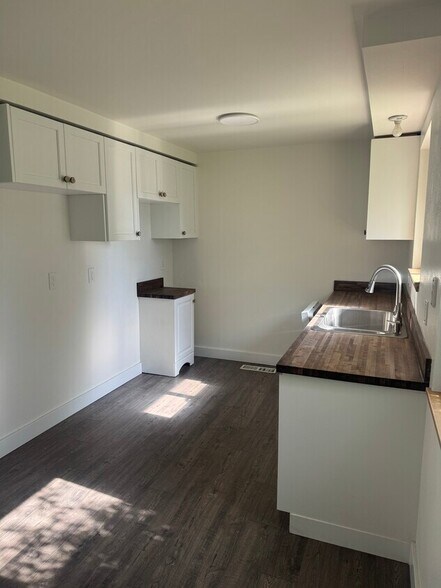 More Photos Of 909 SE 2nd St, Bend Office For Sale