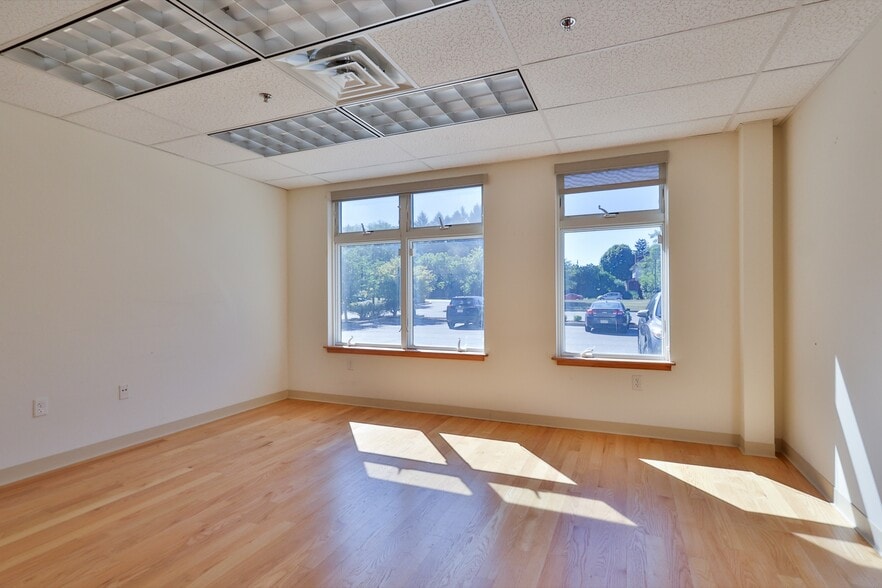 More Photos Of 1425 Mountain Dr N, Bethlehem Office For Sale