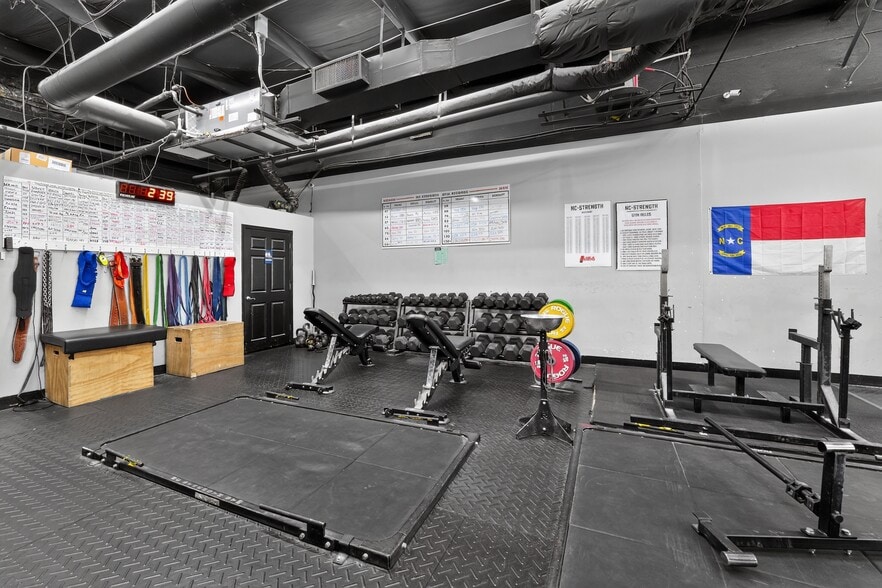 More Photos Of 594 E Chatham St, Cary Office For Sale