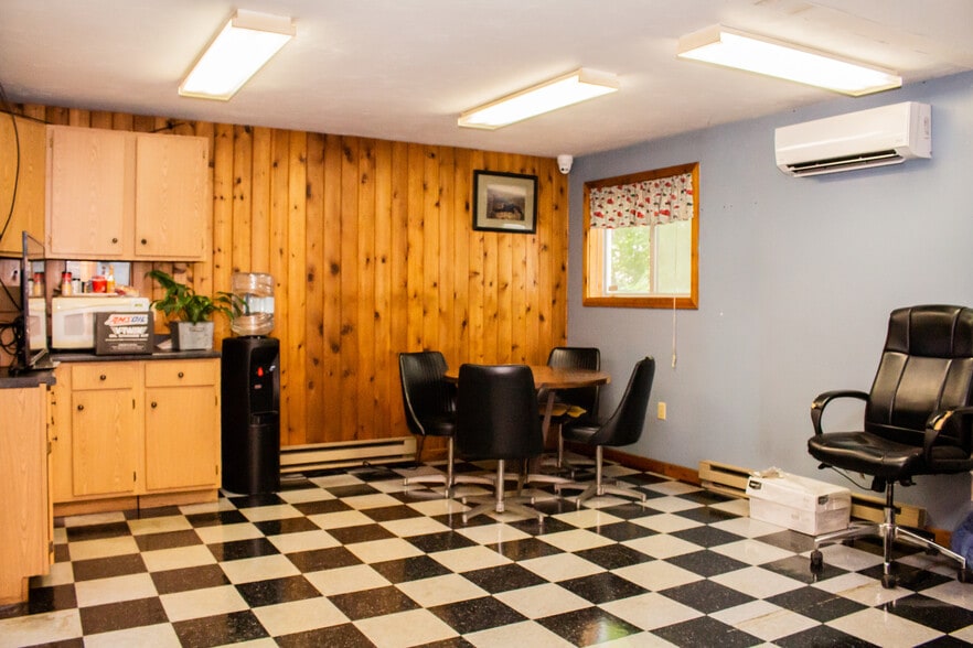 More Photos Of 8 Englewood St, Webster Auto Repair For Sale