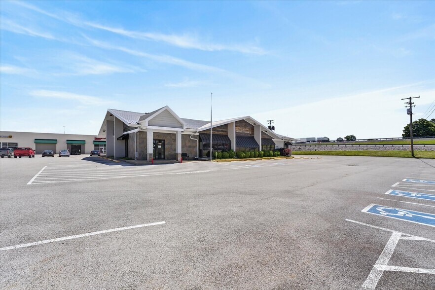 More Photos Of 4000 Fort Campbell Blvd, Hopkinsville Restaurant For Sale
