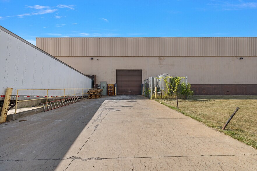 More Photos Of 33842 James J. Pompo Dr, Fraser Manufacturing For Sale