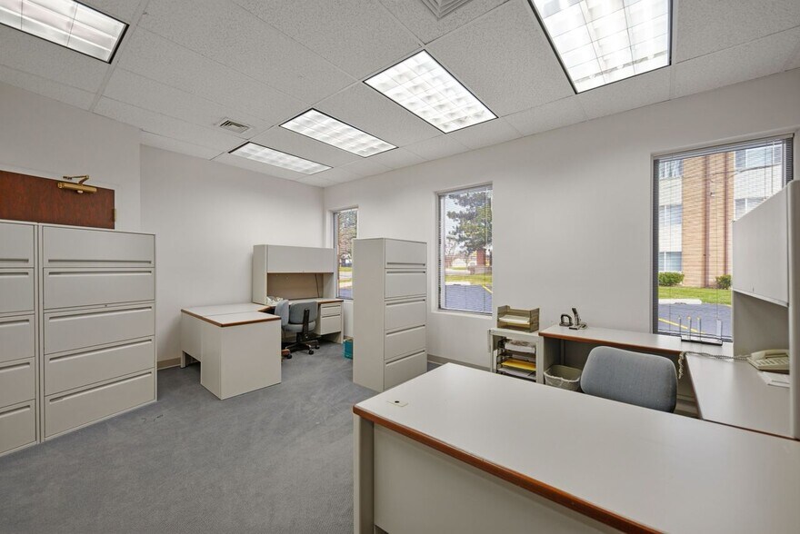 More Photos Of 2814 Franklin St, Michigan City Office For Sale