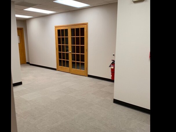 More Photos Of 350-370 Lexington Dr, Buffalo Grove Flex For Lease