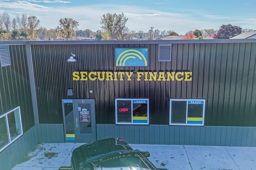 More Photos Of 1186 N Shawano St, New London General Retail For Lease