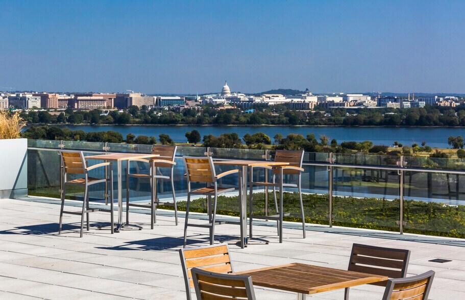 More Photos Of 1400 Crystal Dr, Arlington Office For Lease