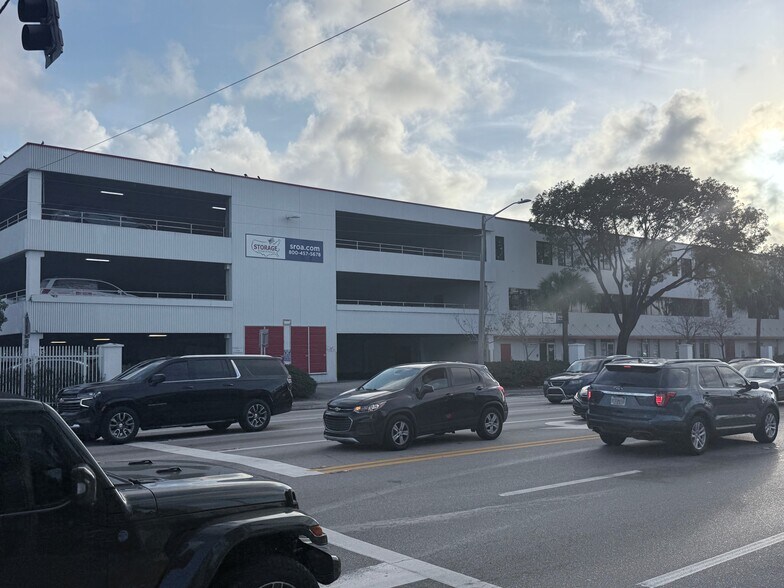 More Photos Of 1000 W Pembroke Rd, Hallandale Beach Self Storage For Lease