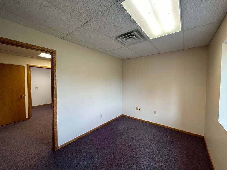More Photos Of 1820 Post Rd, Plover Storefront Retail Office For Lease