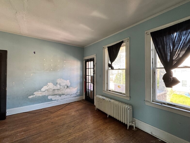 More Photos Of 102 Rowe Ave, Hartford Apartments For Sale